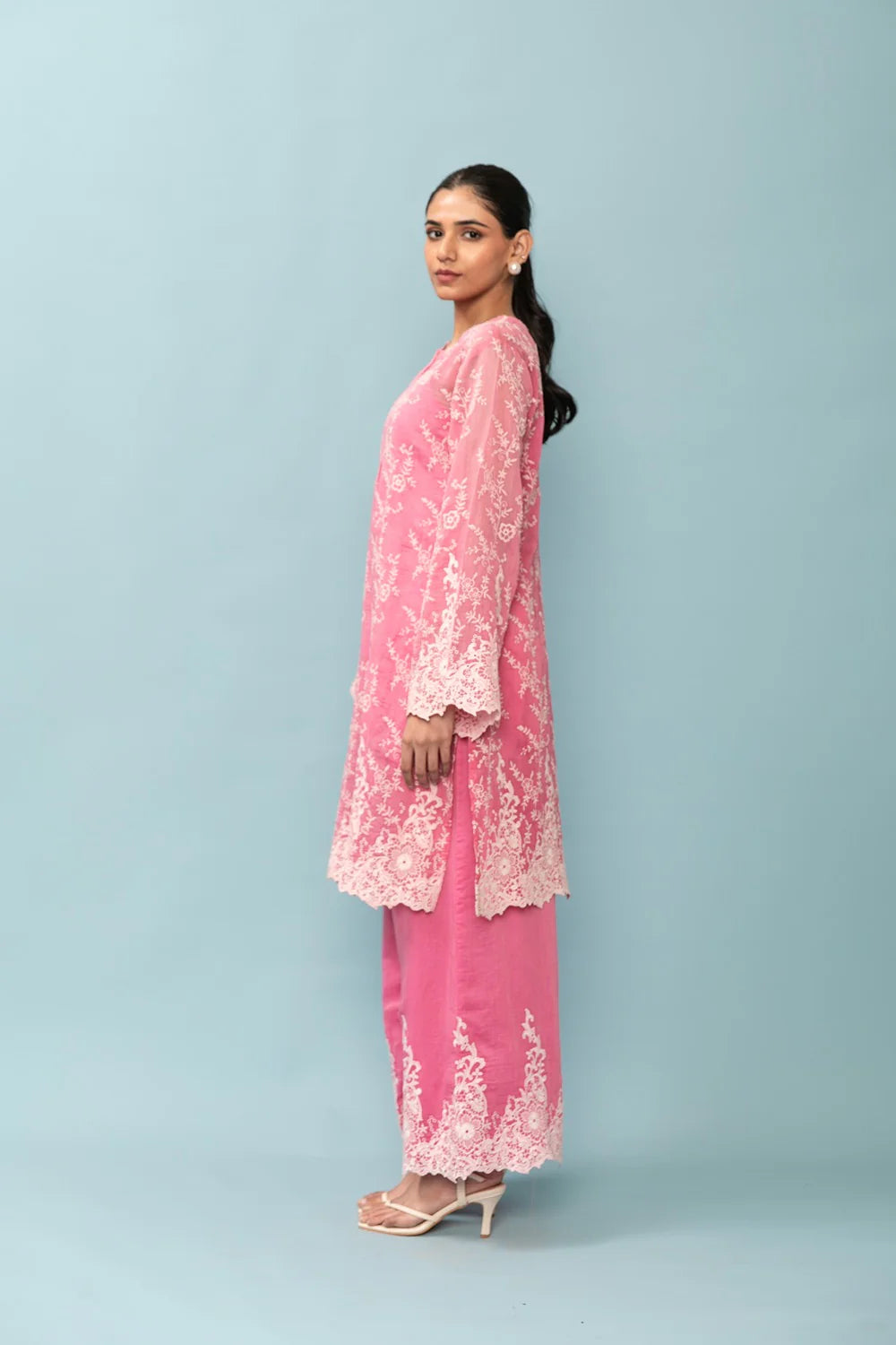 Blush Pink Floral Lace Embroidered Kurta Set with Organza Dupatta